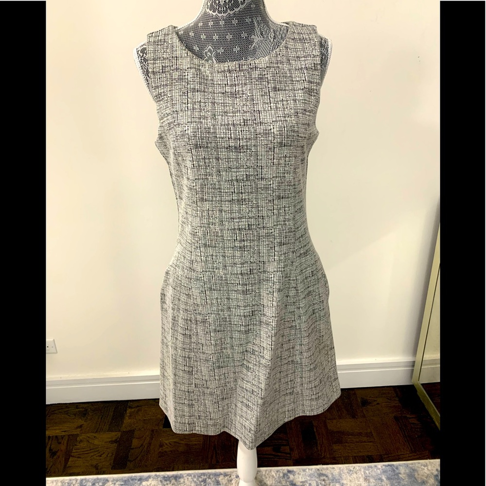 TAHARI Sleeveless Sheath Dress with Pockets